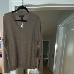 Tahari 100% 2 ply cashmere long sleeve sweater